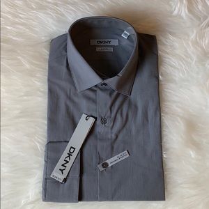 NWT!! Men DKNY Dress Shirt. SZ: 15 1/2 32/33